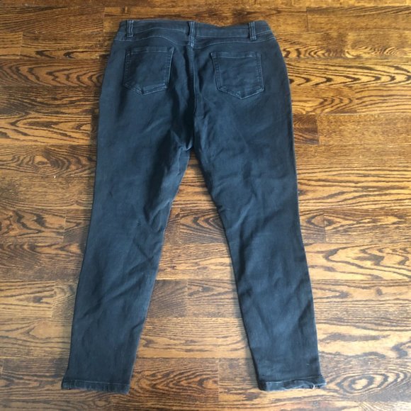 Black Jeans with Zipper Detail - Picture 8 of 8